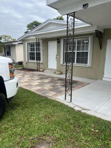 714 Mango Dr, West Palm Beach, FL 33415-3807