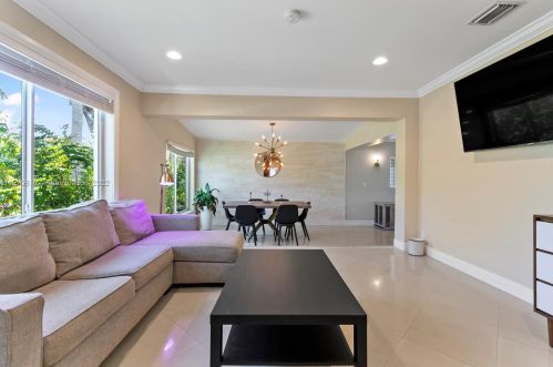 1124 13 Ter, Hollywood FL 33019-3115 exterior