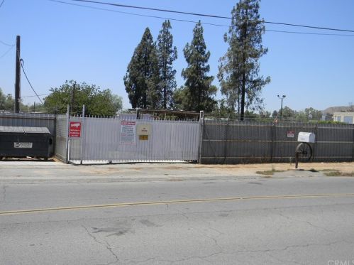 6834 34th St, Riverside, CA 92509-1301