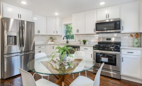 1058 Mayfair Dr, Rahway NJ  07065-1909 exterior