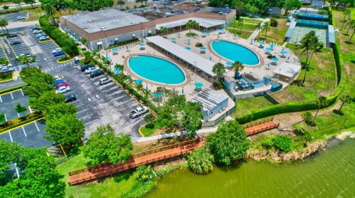 260 Saxony F, Delray Beach FL  33446-1838 exterior
