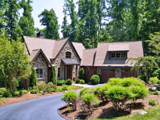 34 Village Springs Ln, Hendersonville, NC 28739-8020
