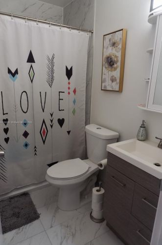 2884 75th St, Hialeah FL  33018-5323 exterior