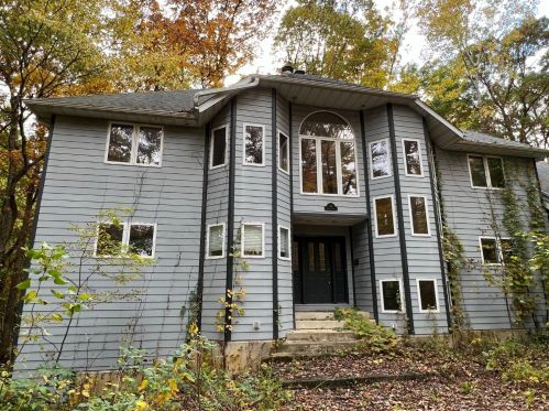 68 Timber Dr, Valpo, IN 46385-9685