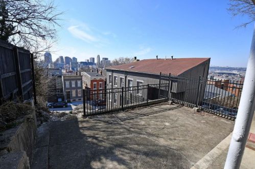 517 Boal St, Cincinnati OH  45202-0902 exterior