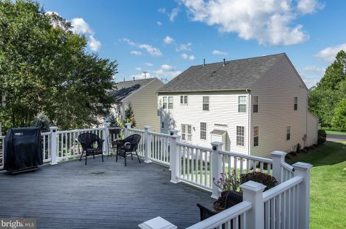 18345 Mid Ocean Pl, Leesburg VA 20176-7451 exterior