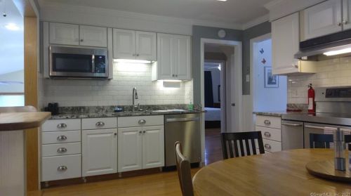 68 Noble Ave, Milford CT  06460-4716 exterior