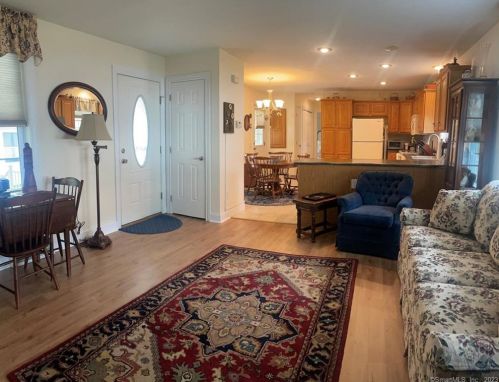 8 Park Ave, Plainville CT  06062-3223 exterior