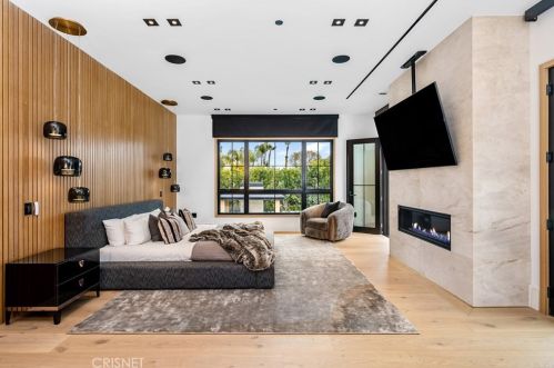 4508 Haskell Ave, Van Nuys CA  91436-3148 exterior