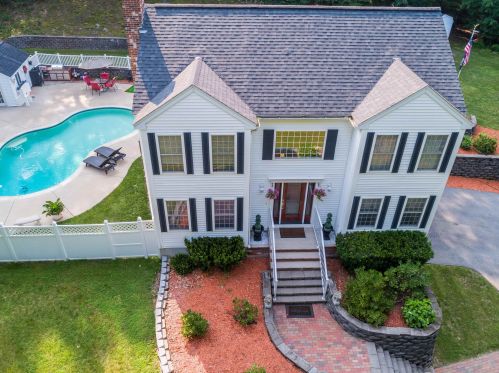 5 Lone Goose Rd, Newton, NH 03858-8000