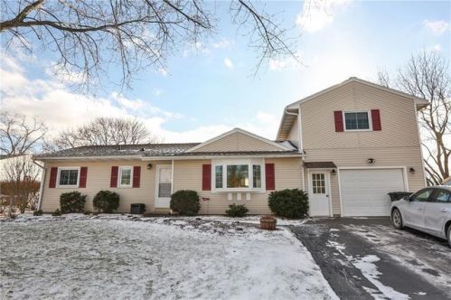 22 Green Isle Rd, Henrietta, NY 14467-9206