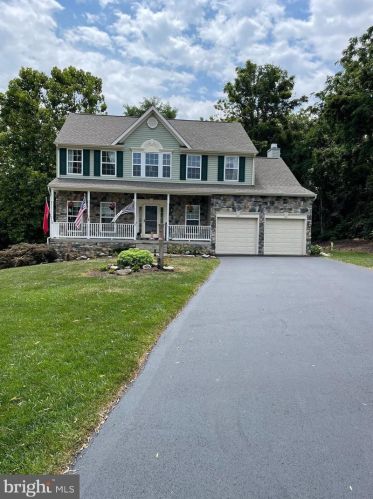 35 La Quinta Ct, Charles Town, WV 25414-4063