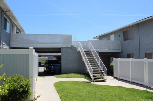 28071 Robin Ave, Santa Clarita, CA 91350-2042