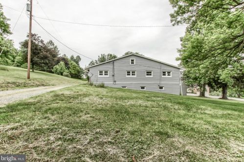 1592 New Bloomfield Rd, Paradise Park, PA 17068-8036