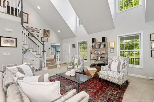 16 Saxony Ln, Woodbury CT  06798-2533 exterior