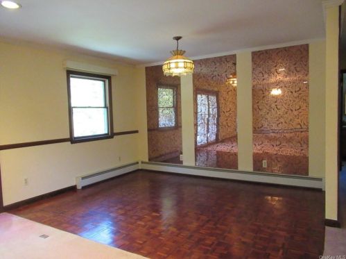 101 Shale Dr, Middletown NY  10940-7121 exterior