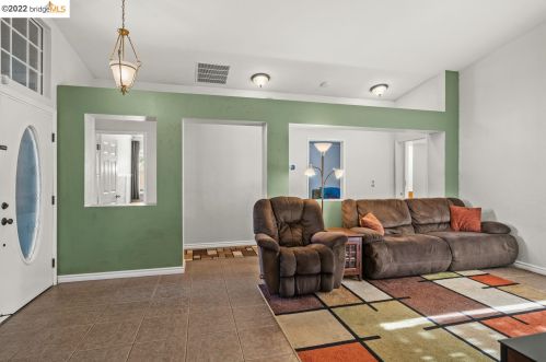 20 Megan Ct, Oakley CA  94561-3956 exterior