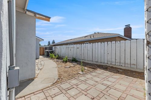 3809 Longbridge Dr, Modesto CA  95356-0856 exterior