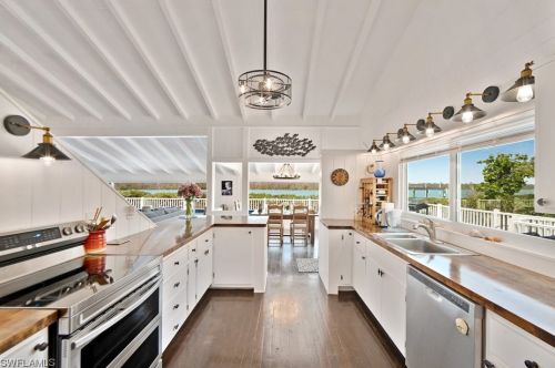 2629 Coconut Dr, Sanibel FL  33957-2005 exterior