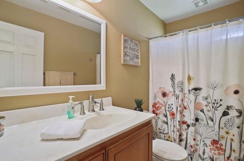 529 Cheri Ct, Ripon CA  95366-2805 exterior