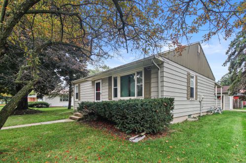 405 Coolidge St, Oconomowoc, WI 53066-2807