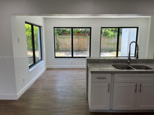 7020 27th Ct, Hollywood FL  33023-3706 exterior