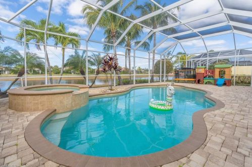 8506 Deimille Ct, Naples FL  34114-2712 exterior