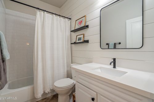 3711 Oxford Ln, Gilbert AZ  85295-4679 exterior