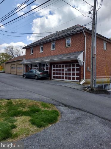 155 Main St, Ephrata, PA 17522-9444