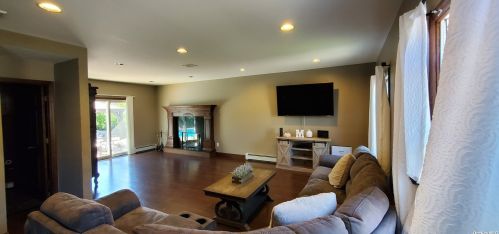 31 Evergreen Pl, Deer Park NY  11729-3707 exterior