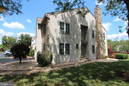 9 Bristol Ct, Norristown, PA 19403-1070