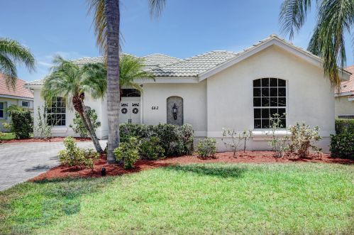 682 Lake Charles Cir, Fort Pierce, FL 34986-3429