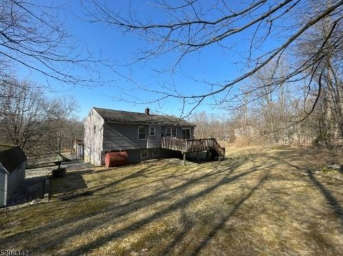 26 Hillsdale Dr, Wantage NJ  07461-4026 exterior