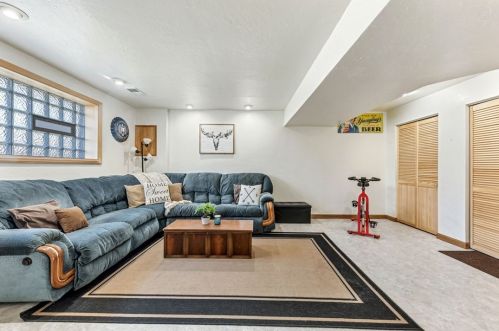 2500 Hollywood Dr, Gibsonia PA  15044-8385 exterior