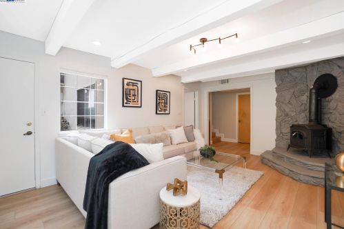 18327 Joseph Dr, Hayward CA  94546-2203 exterior