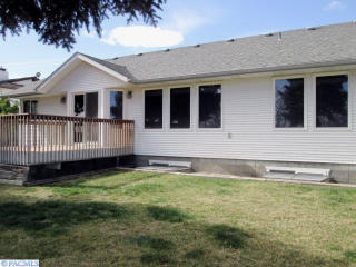 216 Thayer Dr, Richland WA  99352-4142 exterior