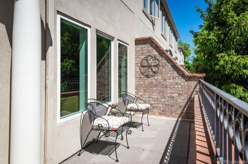 387 Ogden St, Denver CO 80205-5137 exterior