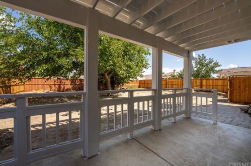 43234 Vineyard Dr, Lancaster CA  93535-4920 exterior