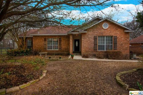 50 River Oak Dr, Seguin, TX 78155-7026