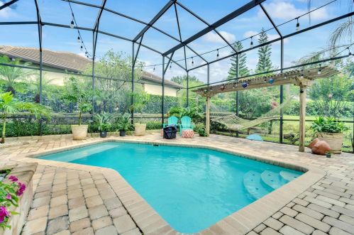 1235 Glencrest, Lake Mary FL  32746-5025 exterior