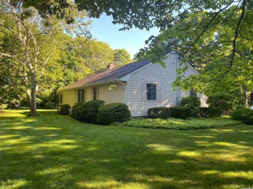 1475 Peconic Bay Blvd, Laurel, NY 11948-1758