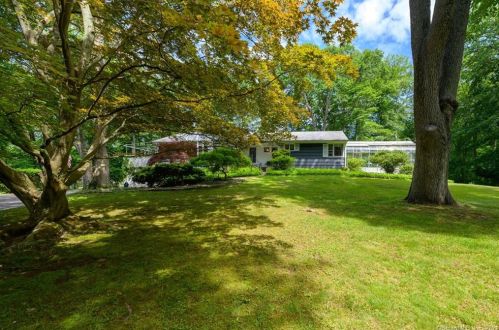 189 Blackwood Ln, Stamford, CT 06903-4732