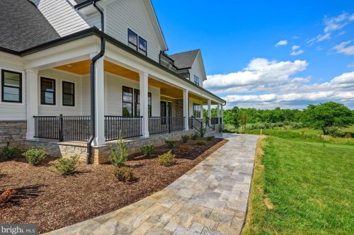 16067 Waterford Crk Cir, Hamilton VA  20158-3342 exterior