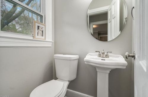 1701 Friendly Ave, Greensboro NC  27403-1238 exterior