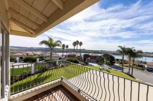 4565 Sea Bluff Cir, Carlsbad CA  92008-3671 exterior
