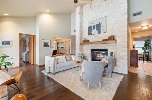 307 Verdin Dr, Creedmoor, TX 78610-2644