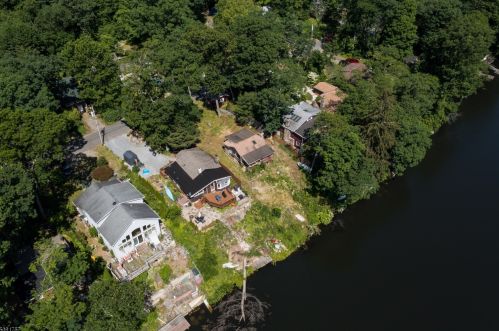 22 Setting Sun Trl, West Milford Lakes NJ  07480-4157 exterior