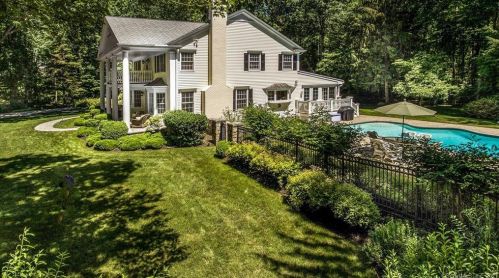 77 Mile Common Rd, Bridgeport, CT 06612-1551