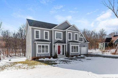 31 Skyline Dr, East Hampton, CT 06424-1483
