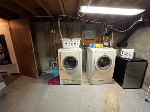 90 Wellman Rd, Manchester CT  06040-5542 exterior